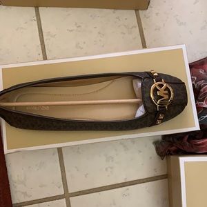 Micheal Kors Flats